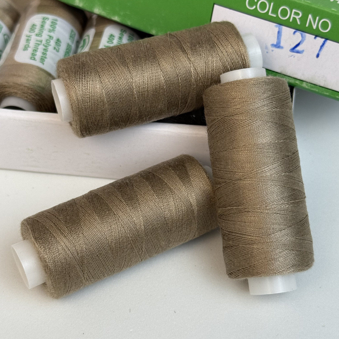 Нитки для шиття Peri 100% поліестер, 40/2, 400Y (№127)