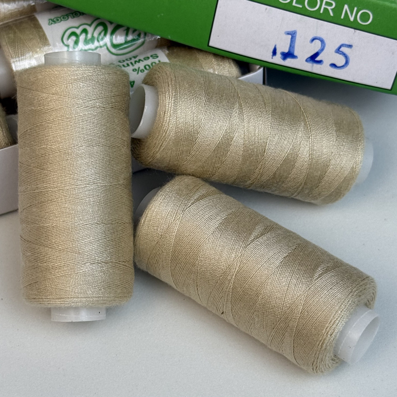 Нитки для шиття Peri 100% поліестер, 40/2, 400Y (№125)