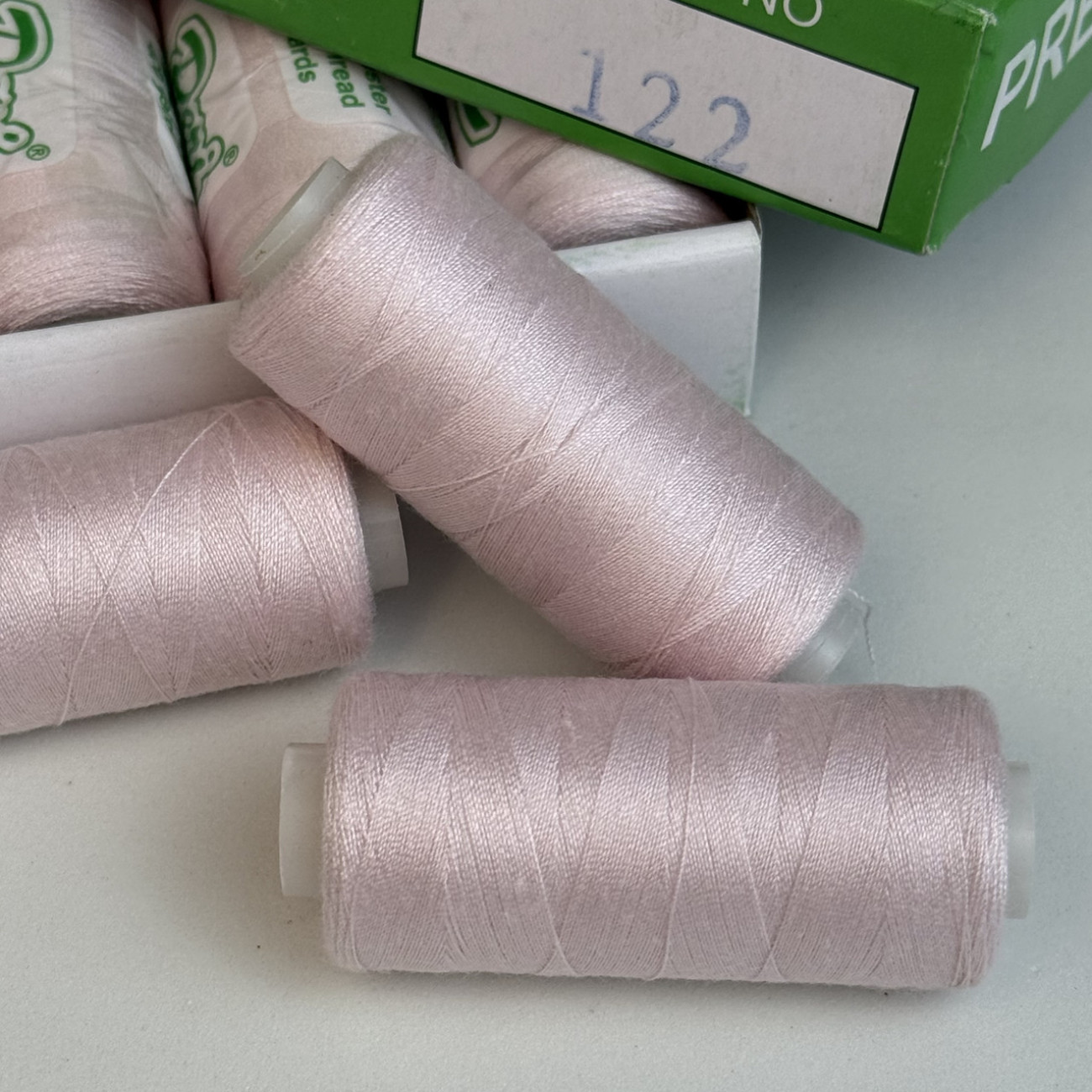 Нитки для шиття Peri 100% поліестер, 40/2, 400Y (№122)