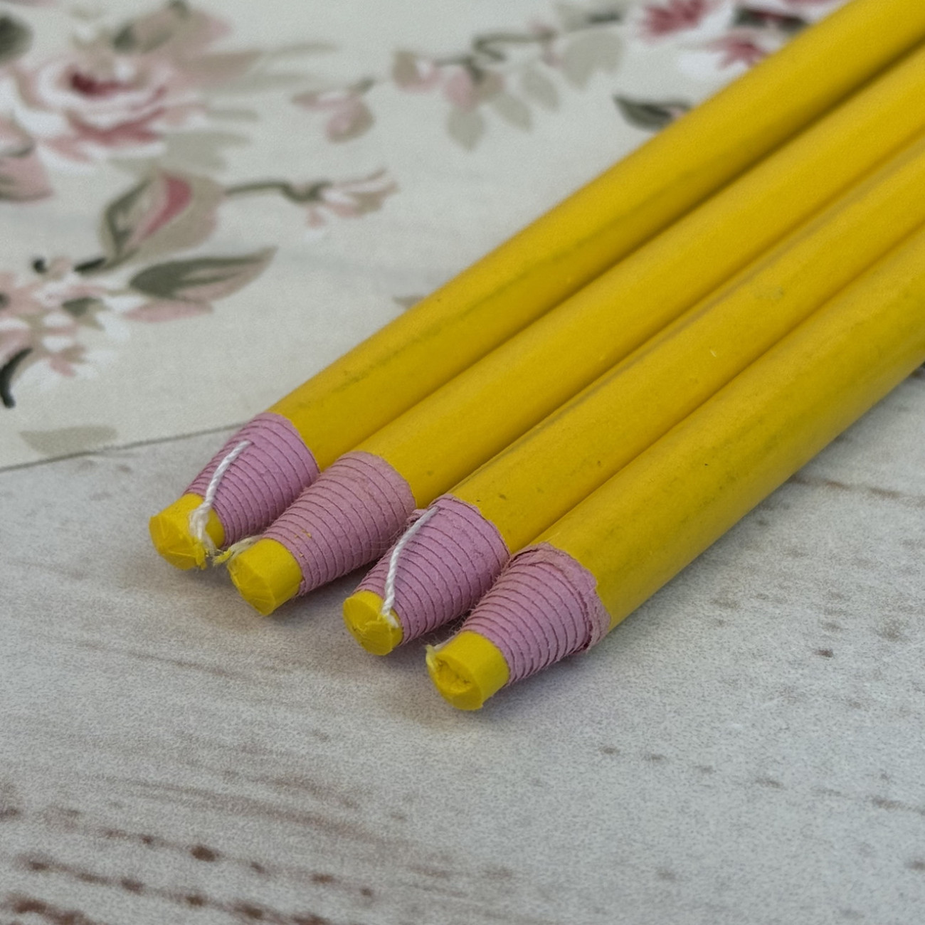 Олівець Standart для розмітки на тканині жовтий, самозаточувальний (водозмивний)