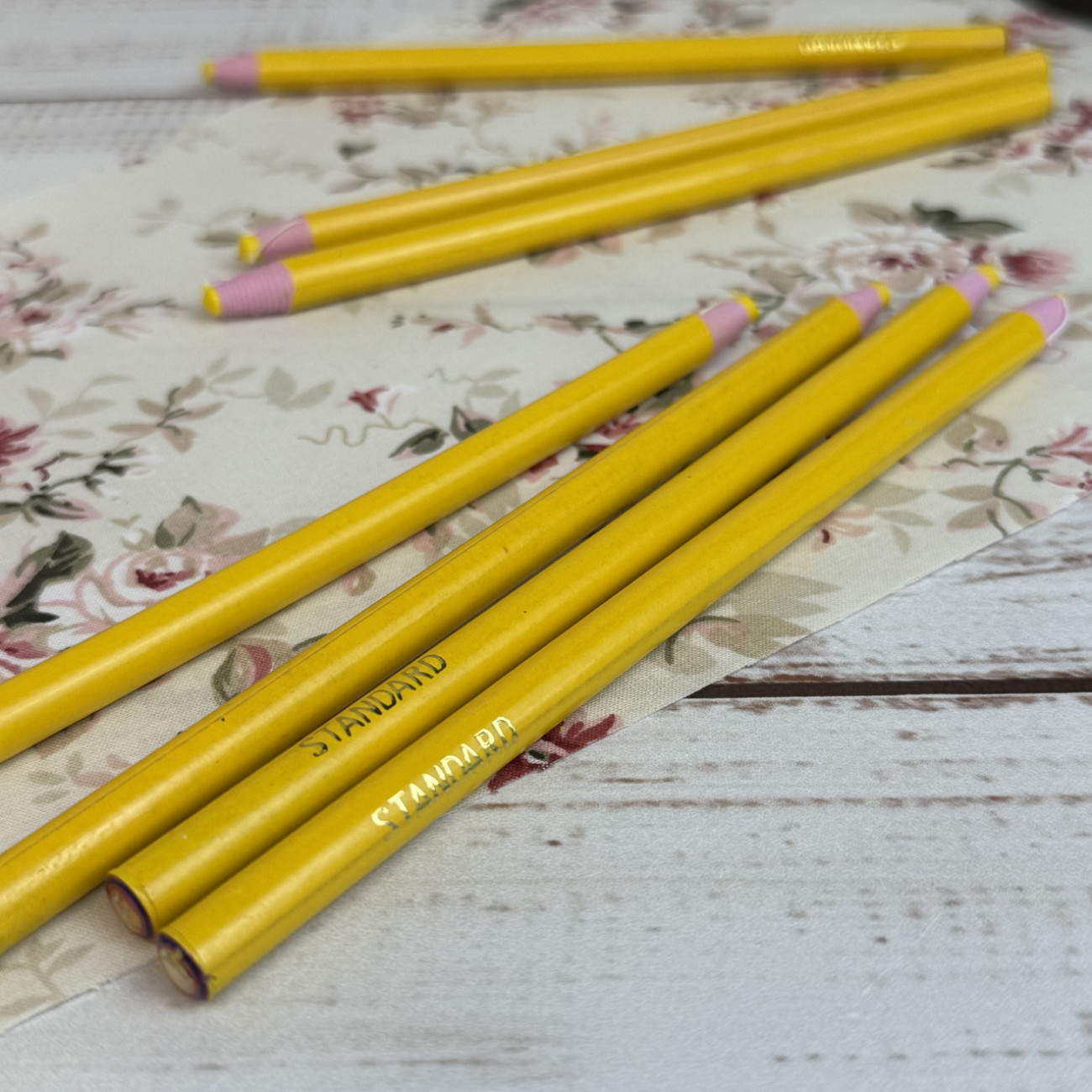 Олівець Standart для розмітки на тканині жовтий, самозаточувальний (водозмивний)