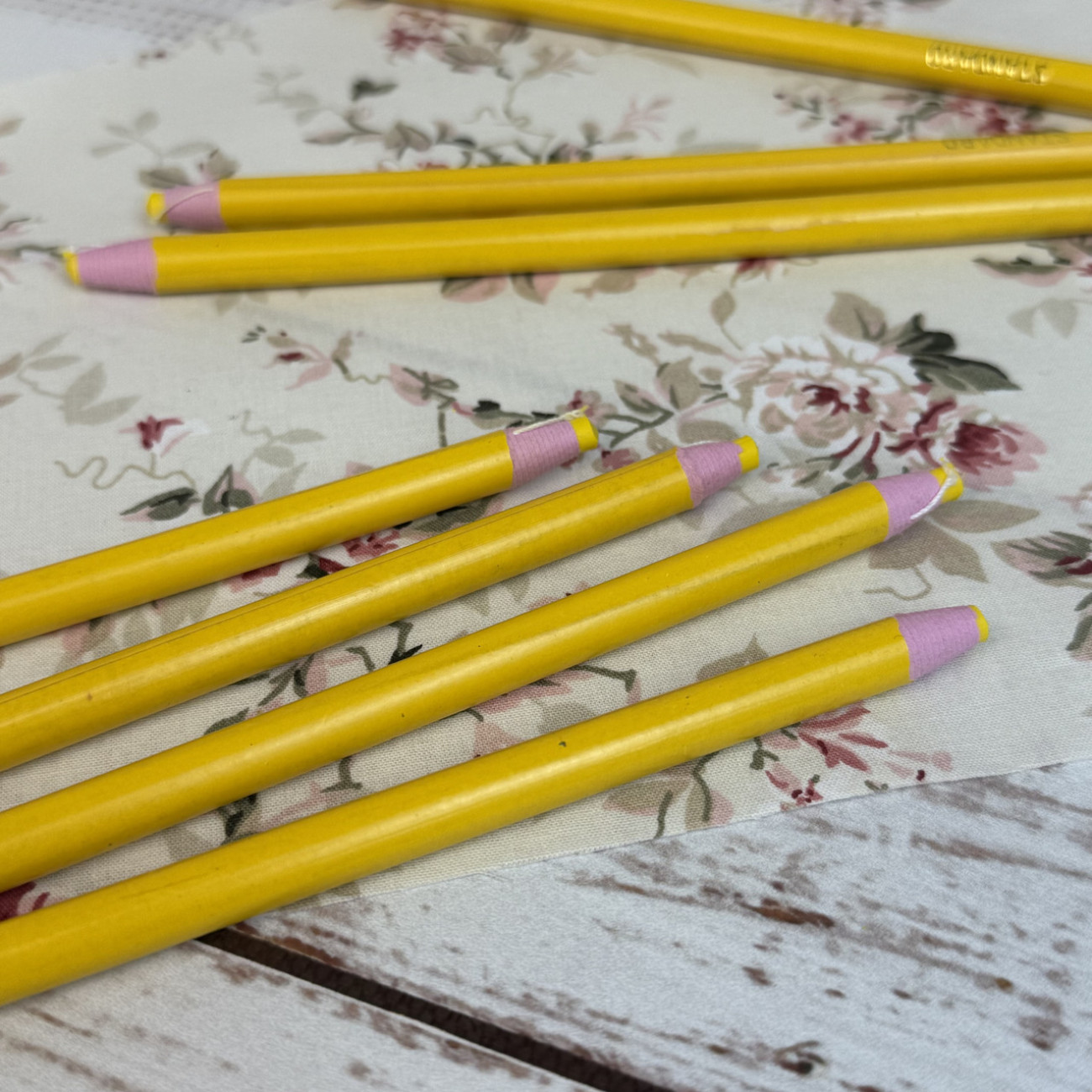 Олівець Standart для розмітки на тканині жовтий, самозаточувальний (водозмивний)