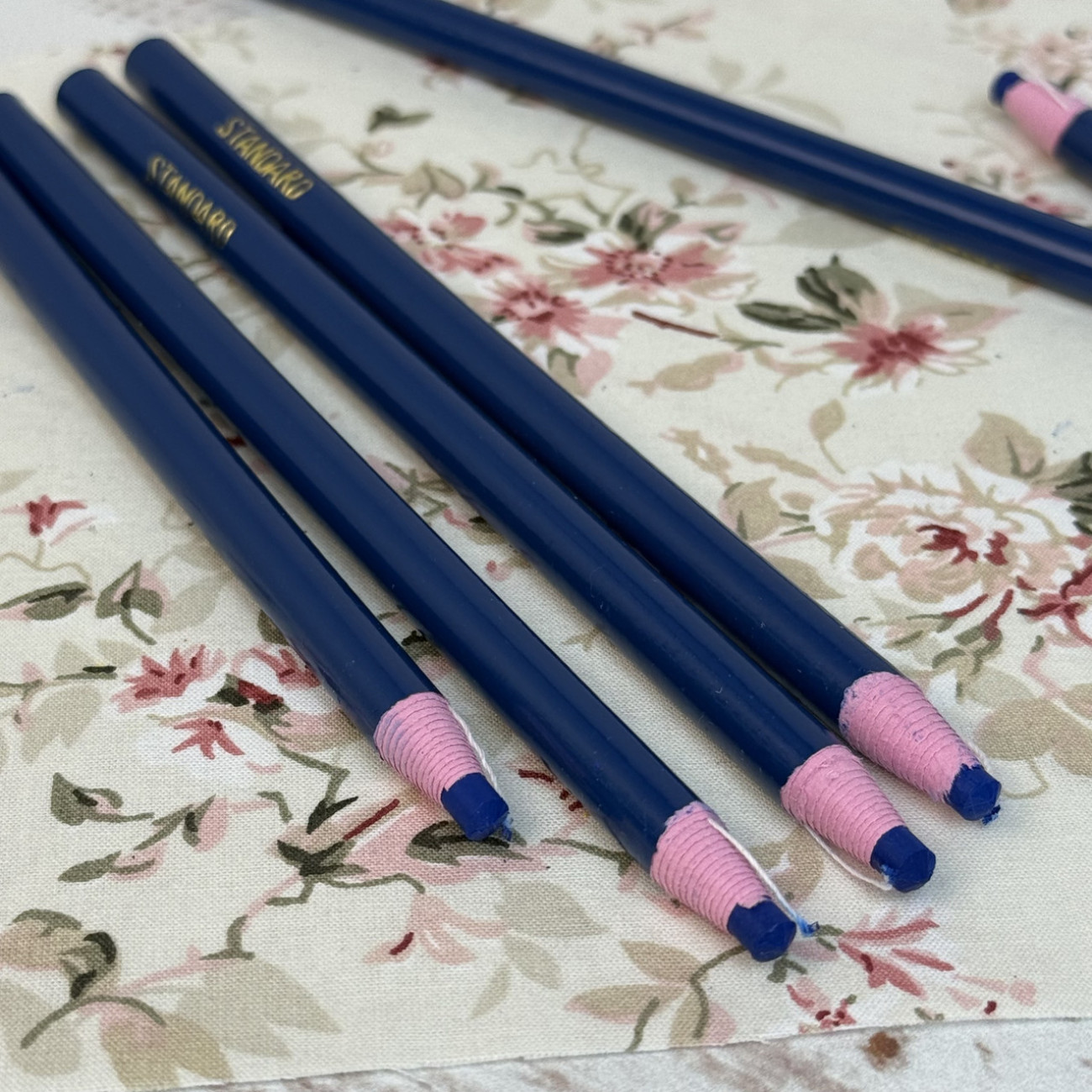 Олівець Standart для розмітки на тканині синій, самозаточувальний (водозмивний)