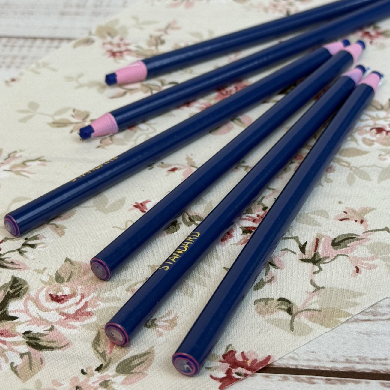 Олівець Standart для розмітки на тканині синій, самозаточувальний (водозмивний)