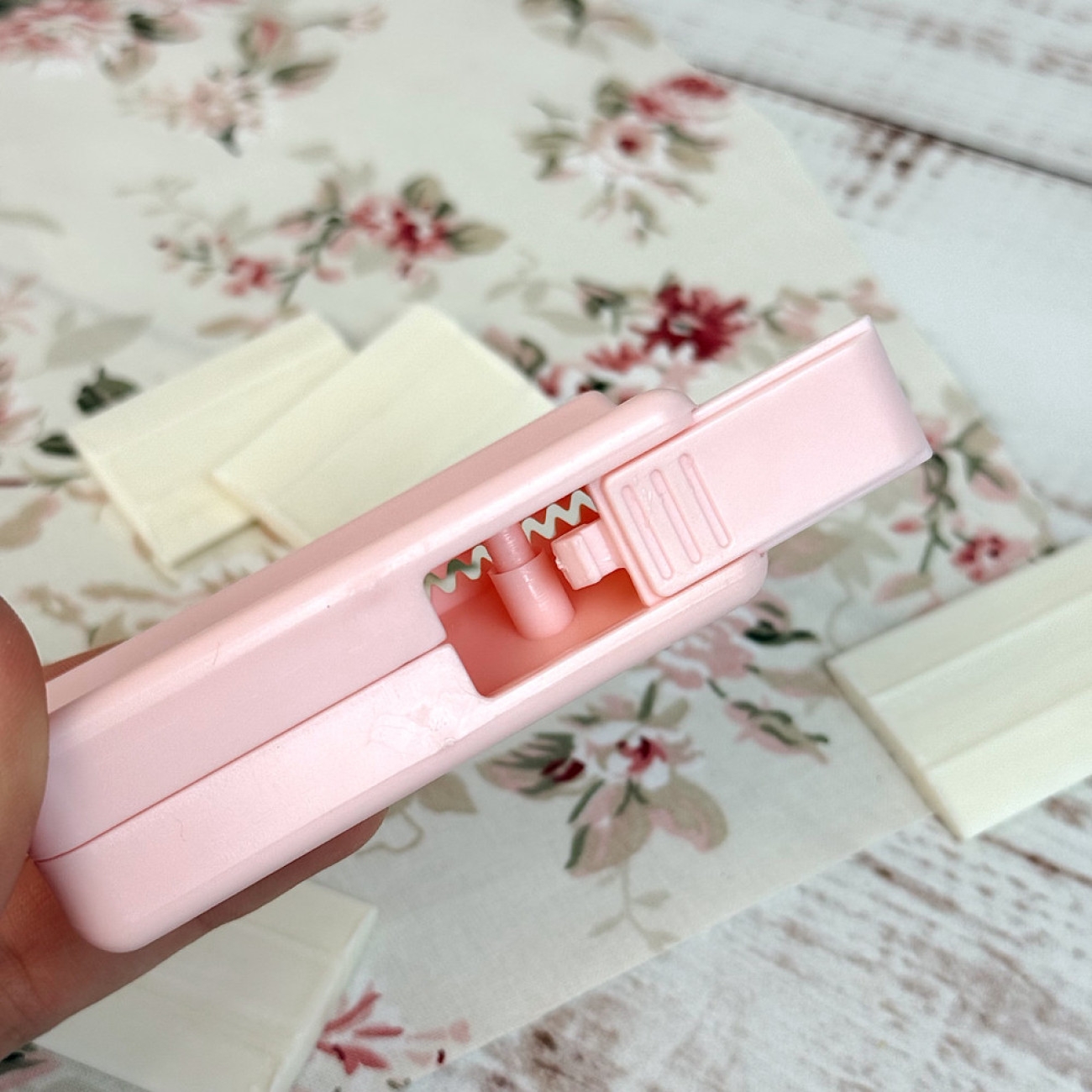 Точилка для крейди та мила рожева