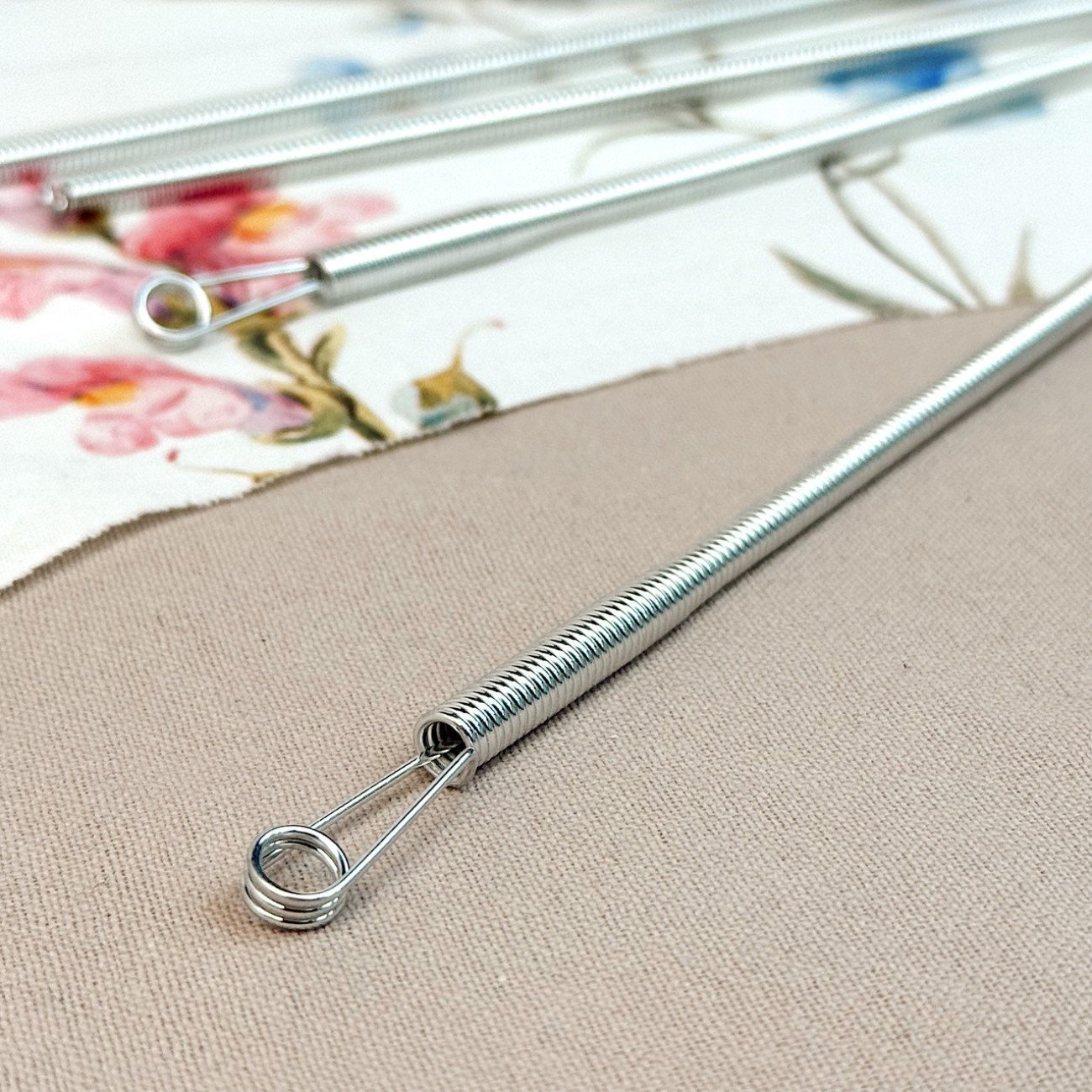 Втягувач шнурків та резинки, гнучкий металевий