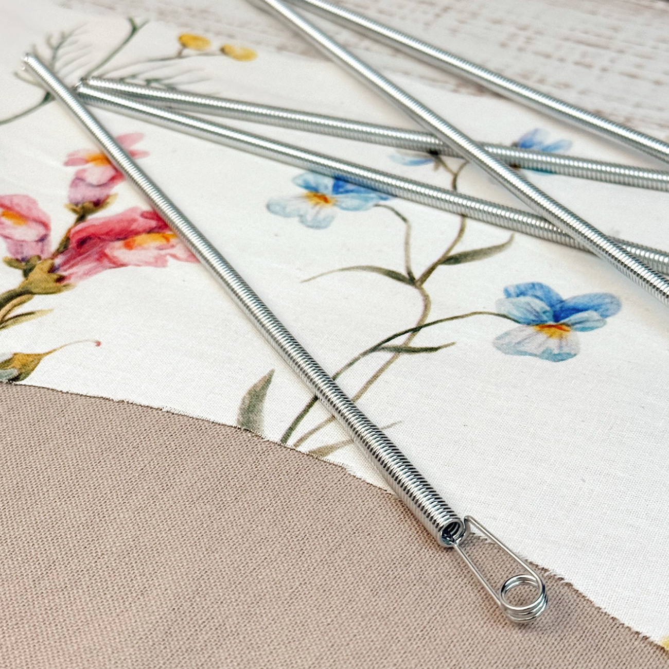 Втягувач шнурків та резинки, гнучкий металевий