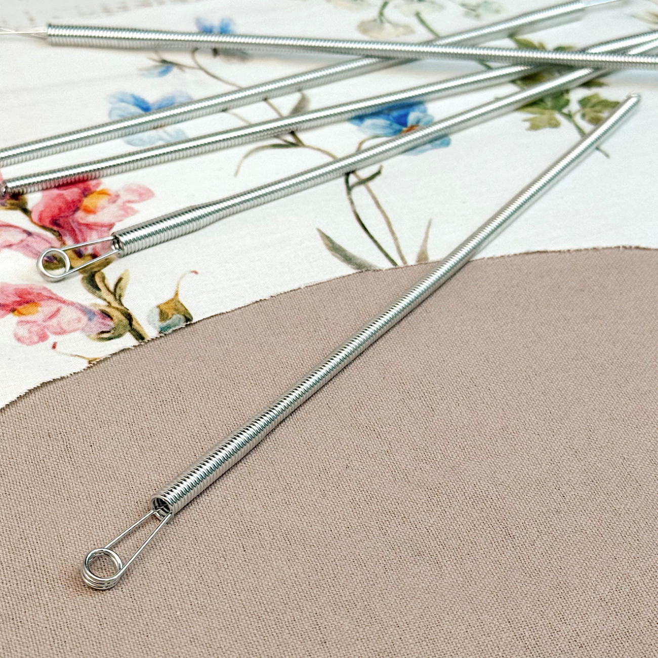 Втягувач шнурків та резинки, гнучкий металевий