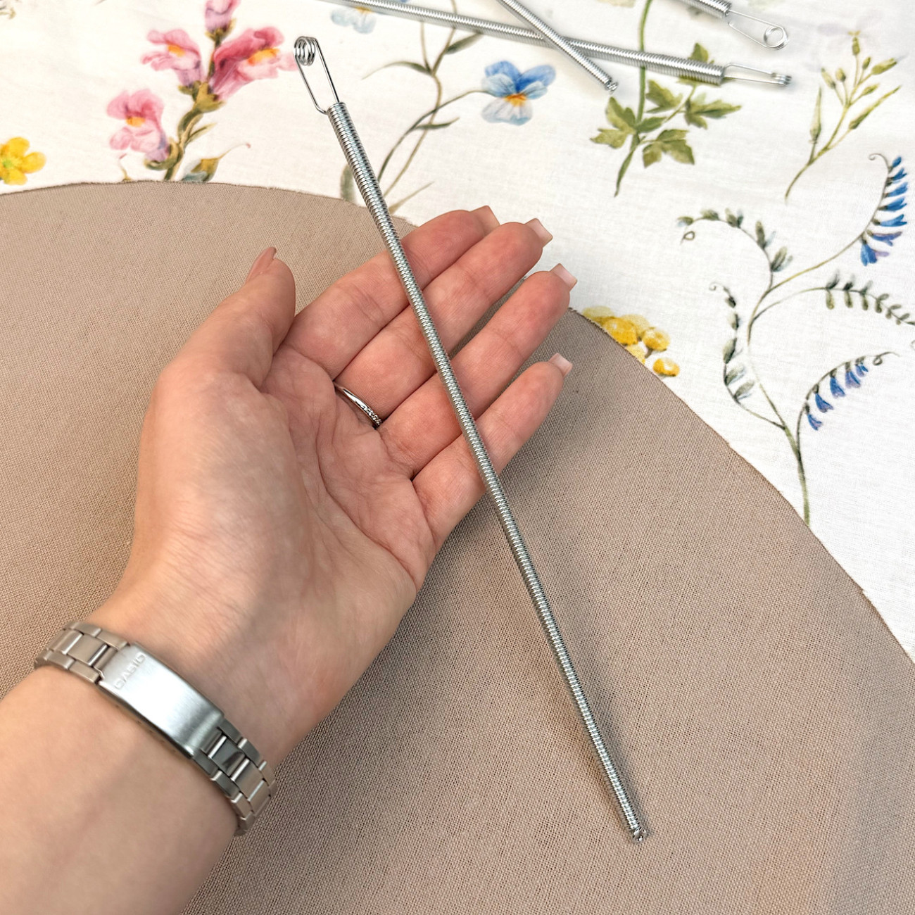 Втягувач шнурків та резинки, гнучкий металевий