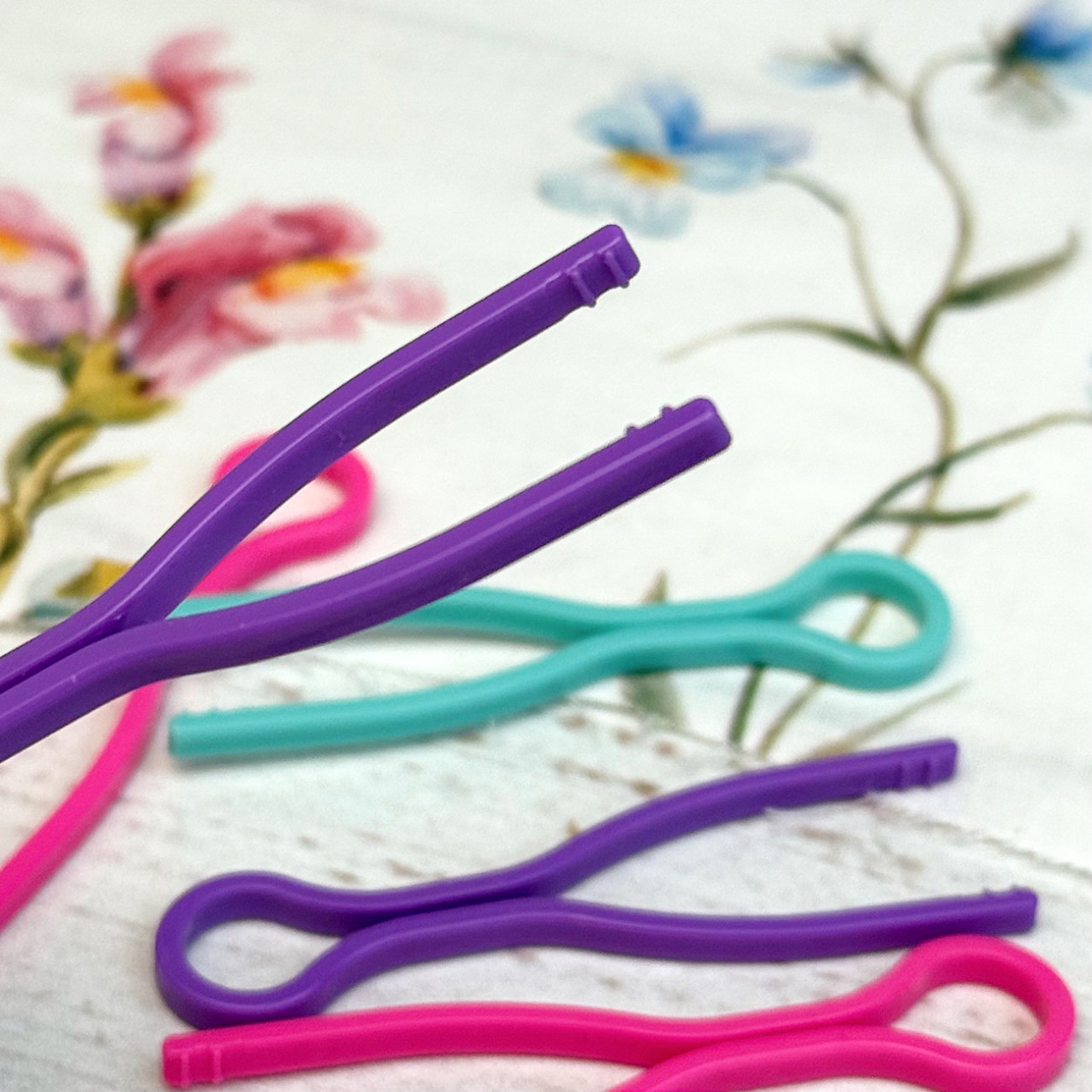 Фіксатори для шпульок пластикові