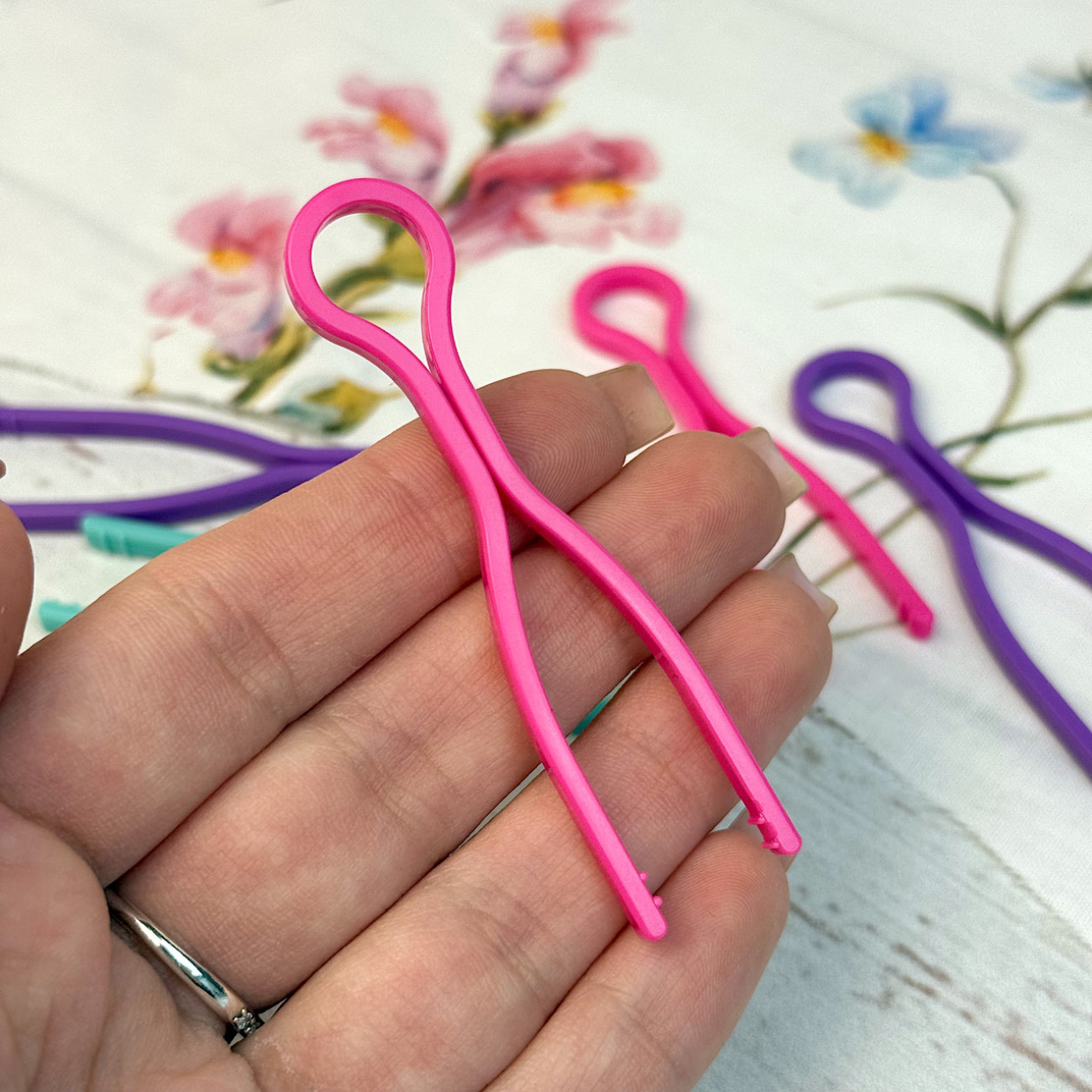 Фіксатори для шпульок пластикові