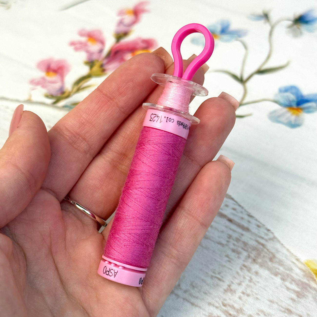 Фіксатори для шпульок пластикові