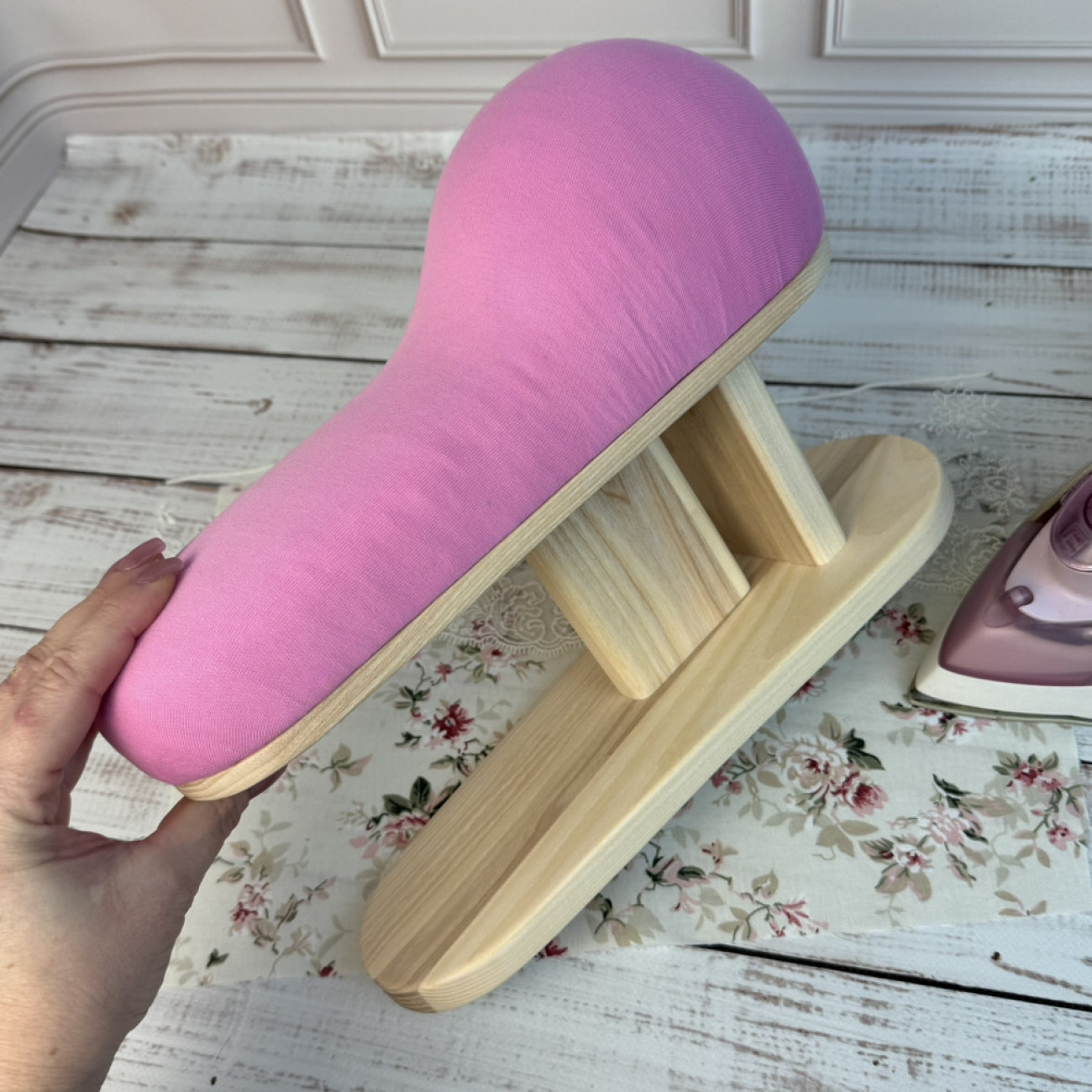 Кравецька колодка для ВТО Needle Craft Корсетна на підставці Фуксія