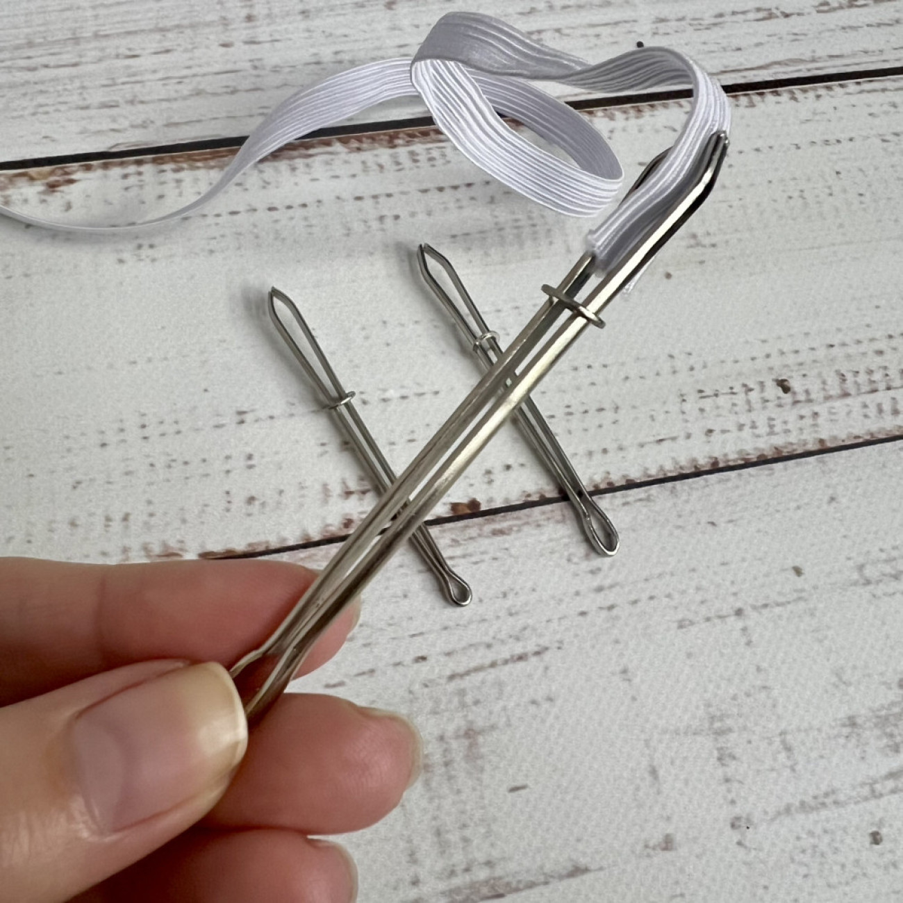 Резинковтягувач металевий – інструмент для вставлення резинки, шнурків та тасьми