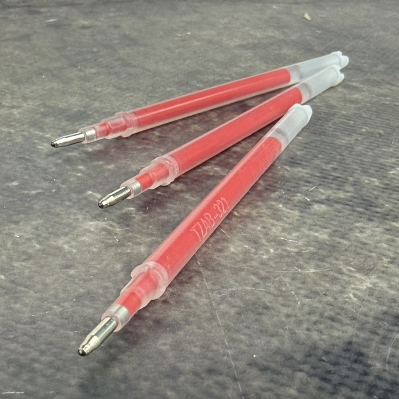 Стержень для розмітки на тканині, термозникаючий (червоний)