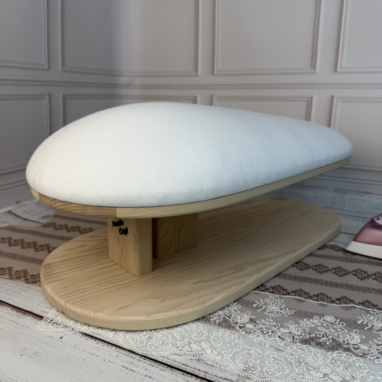 Кравецька колодка для ВТО Needle Craft Кабанчик випуклий Молочний