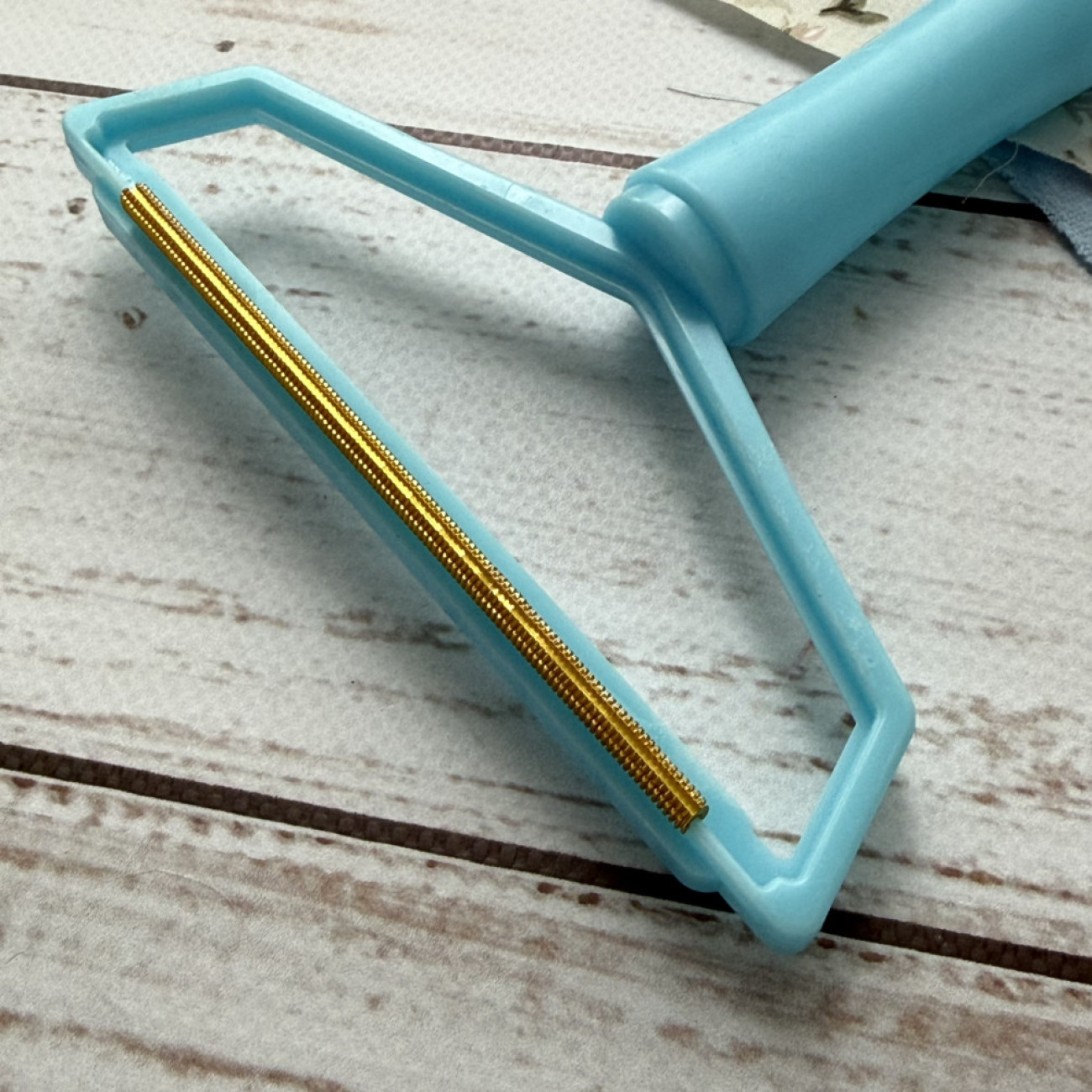 Щітка-бритва для видалення катишків і ворса