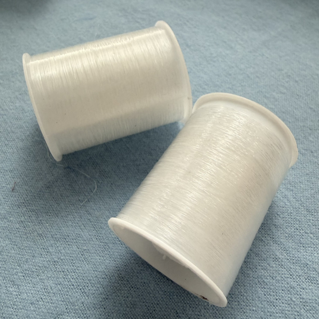 Мононитка біла, котушка