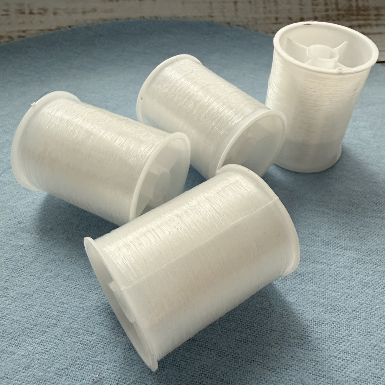 Мононитка біла, котушка