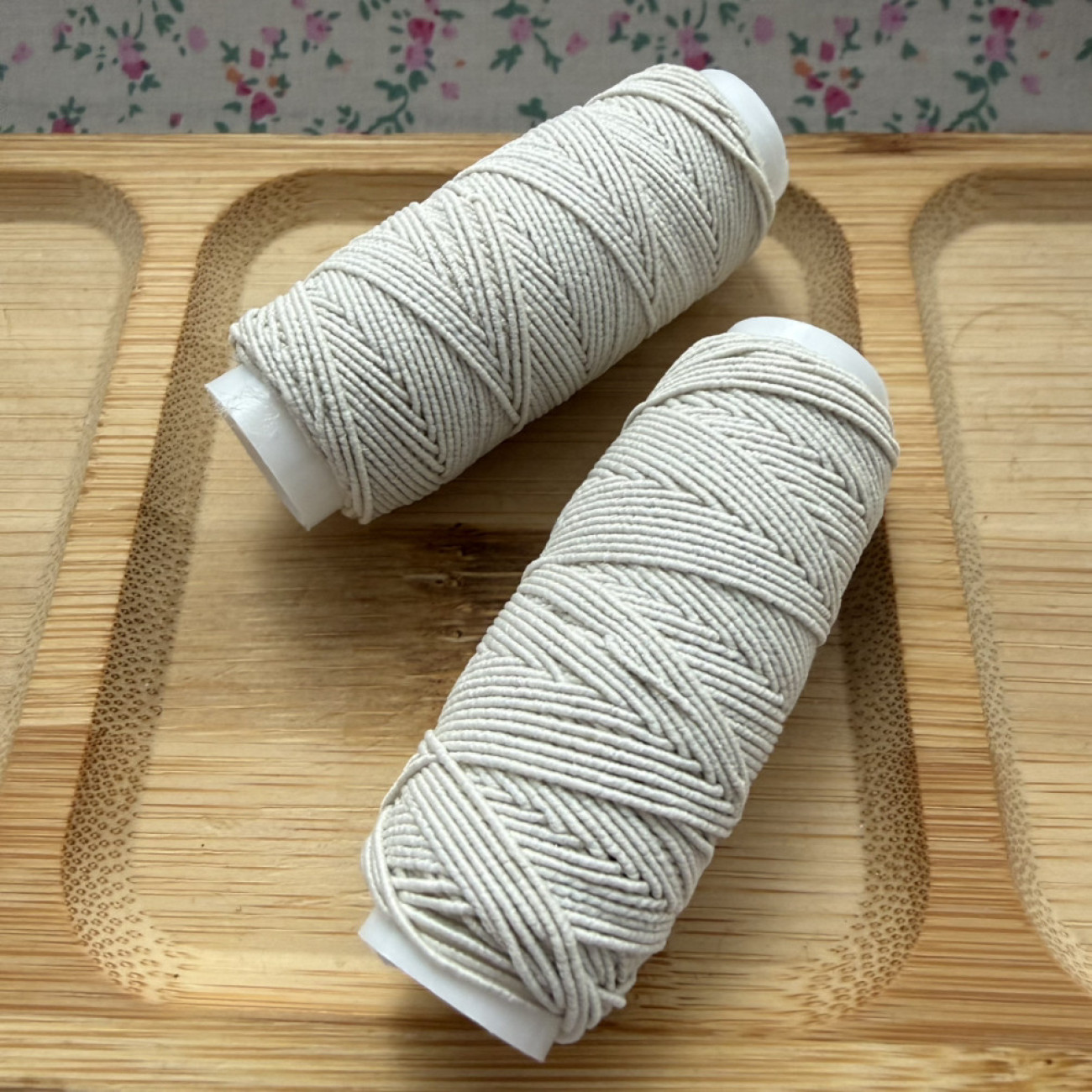 Нитка-резинка (спандекс), сіра