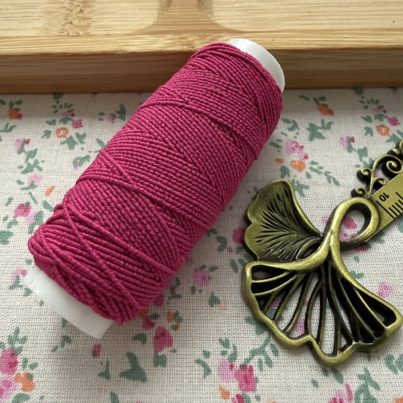 Нитка-резинка (спандекс), малинова