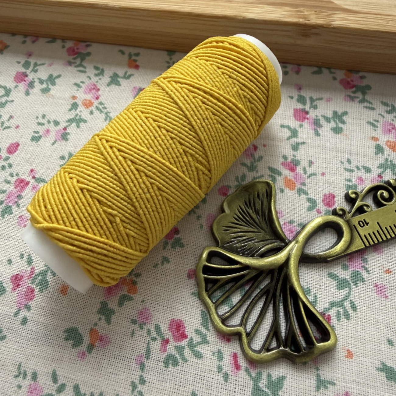 Нитка-резинка (спандекс), жовта