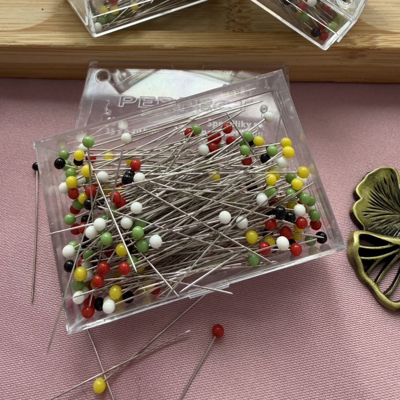 Кравецькі булавки PERFECT, зі скляними різнокольоровими голівками, 0,4*35 мм, 10 г