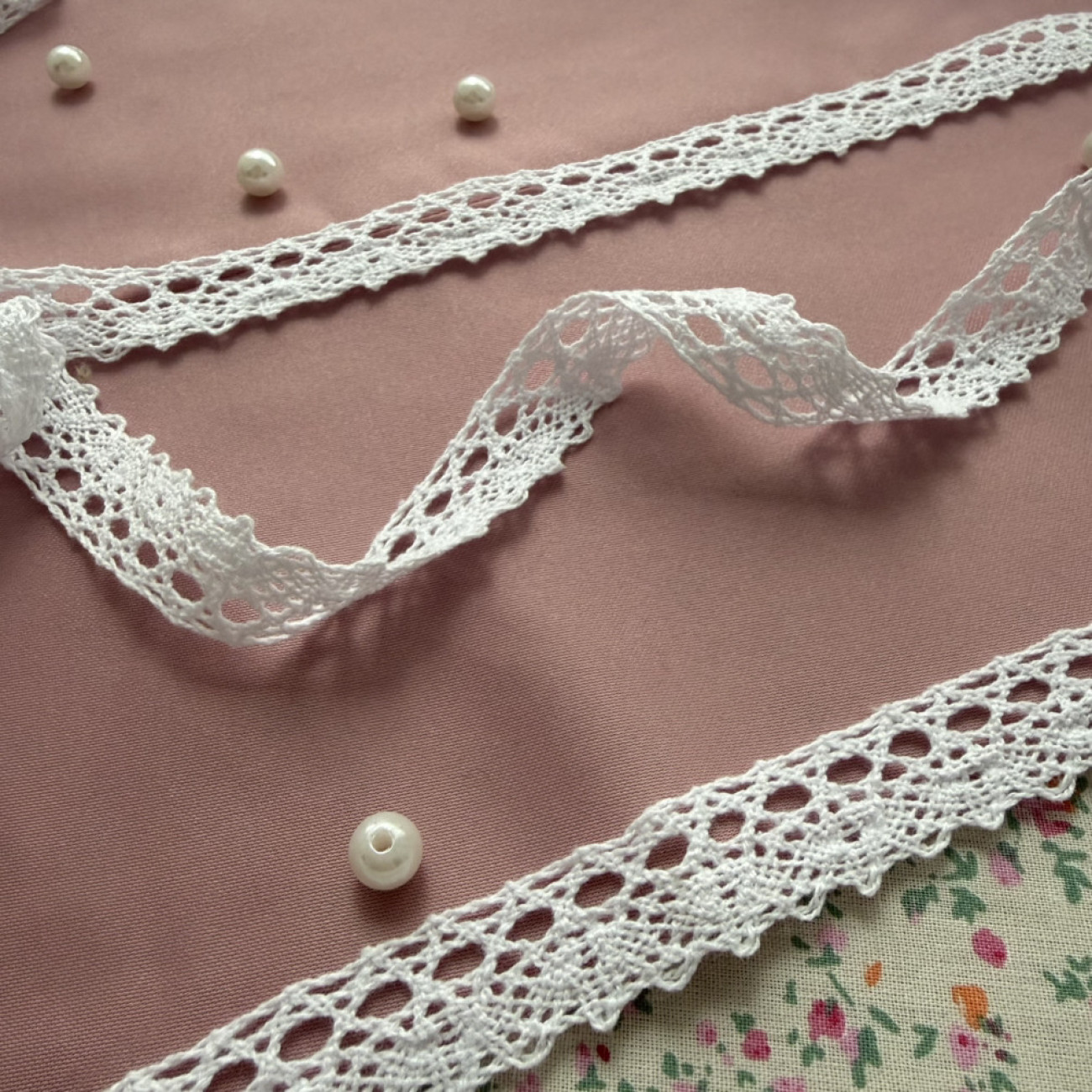 Мереживо бавовняне біле 1,7 см з ажурним краєм — для одягу, декору та рукоділля