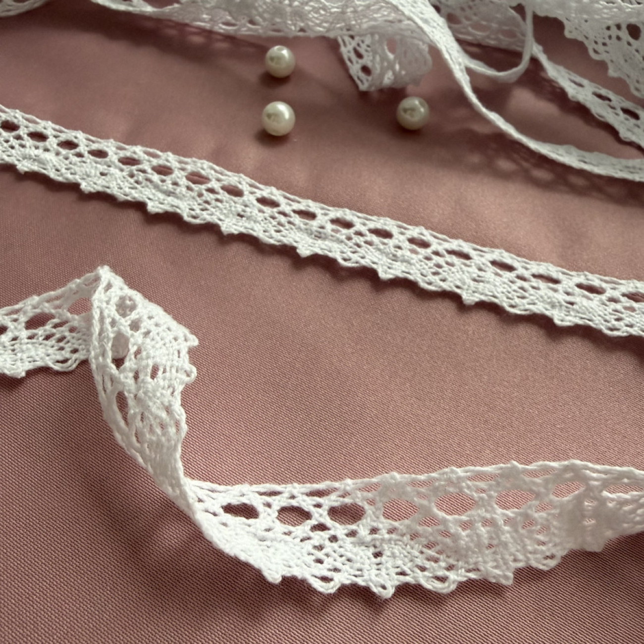 Мереживо бавовняне біле 1,7 см з ажурним краєм — для одягу, декору та рукоділля