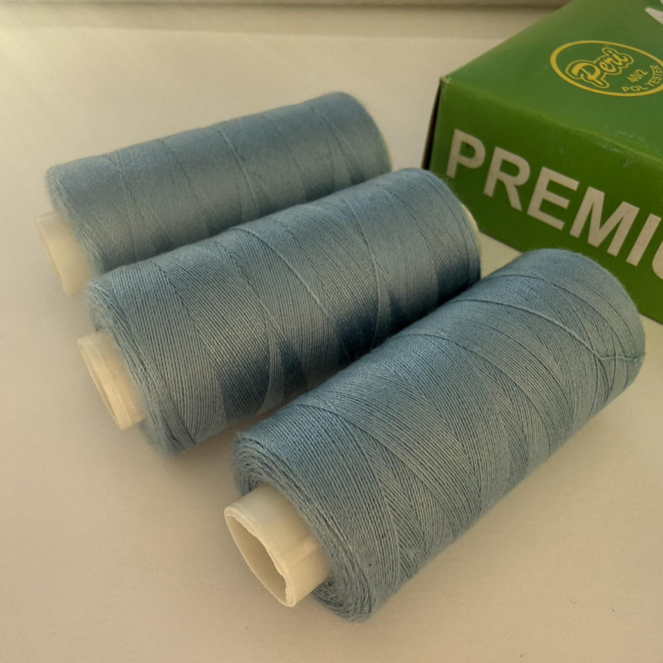 Нитки для шиття Peri 100% поліестер, 40/2, 400Y (№135)