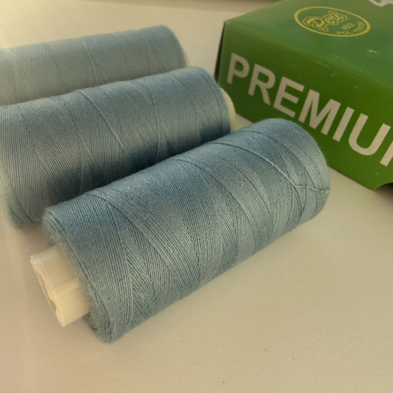 Нитки для шиття Peri 100% поліестер, 40/2, 400Y (№135)