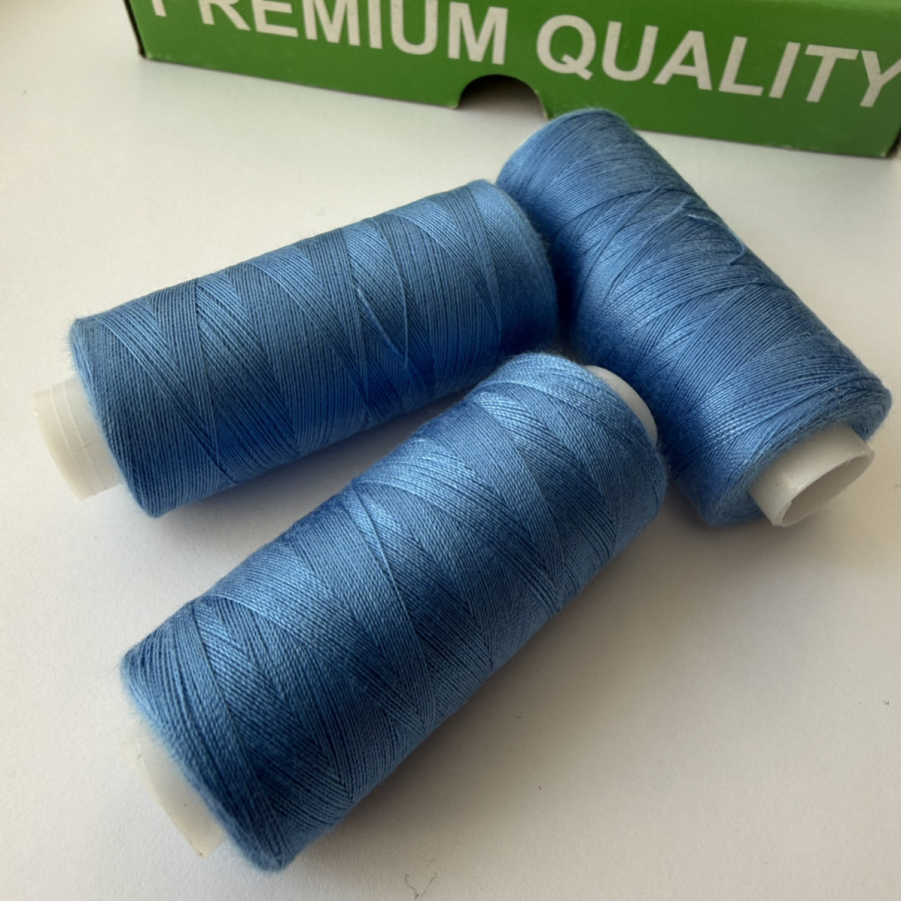 Нитки для шиття Peri 100% поліестер, 40/2, 400Y (№137)