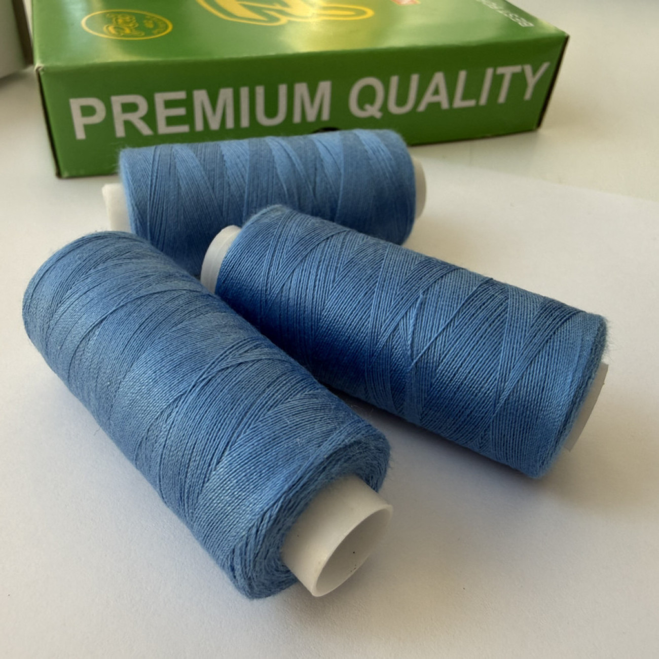 Нитки для шиття Peri 100% поліестер, 40/2, 400Y (№137)