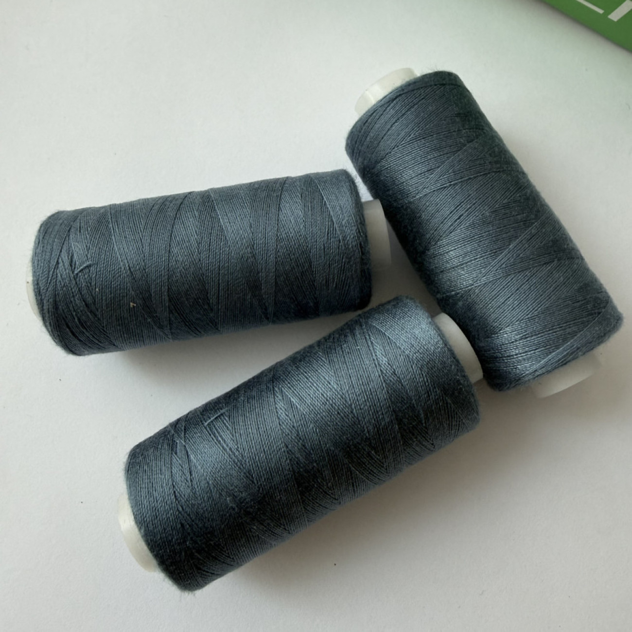 Нитки для шиття Peri 100% поліестер, 40/2, 400Y (№140)