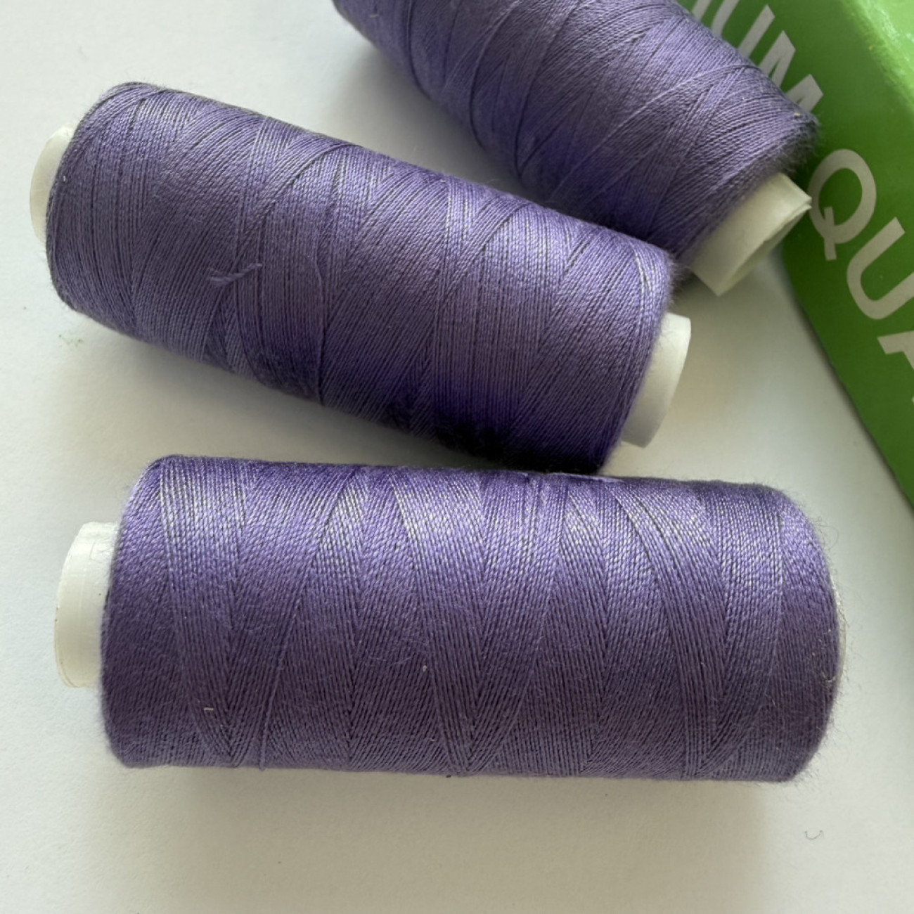 Нитки для шиття Peri 100% поліестер, 40/2, 400Y (№142)