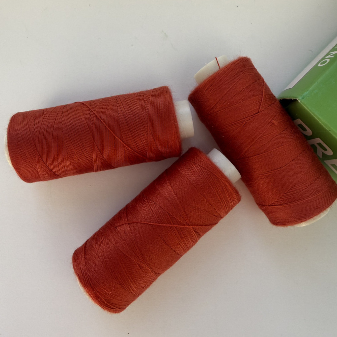 Нитки для шиття Peri 100% поліестер, 40/2, 400Y (№154)