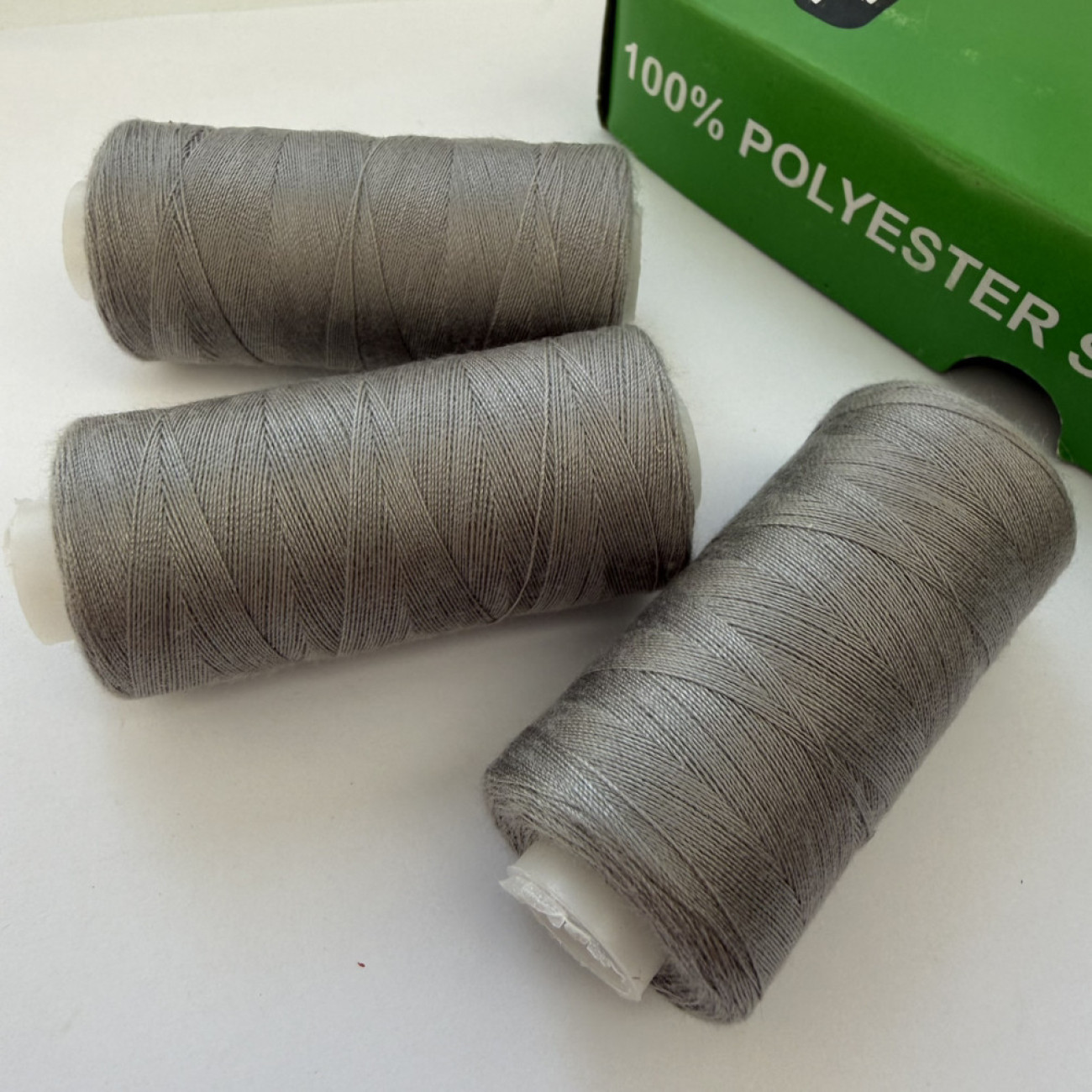 Нитки для шиття Peri 100% поліестер, 40/2, 400Y (№205)