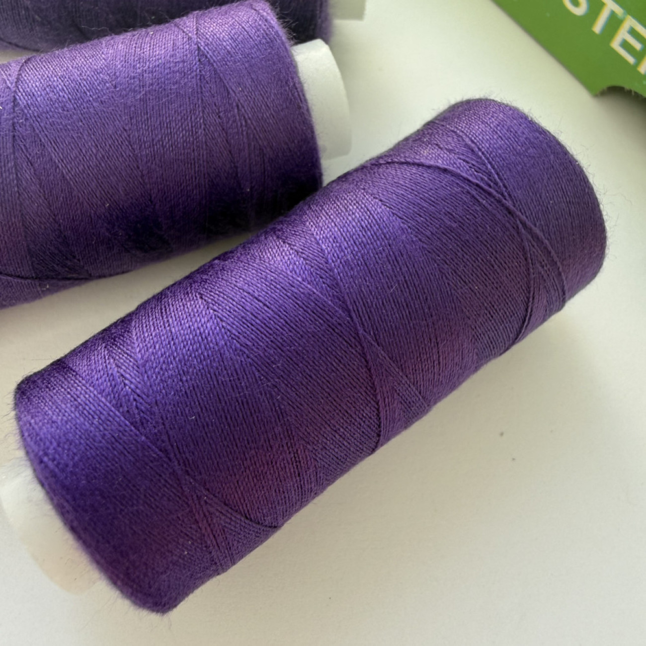 Нитки для шиття Peri 100% поліестер, 40/2, 400Y (№216)