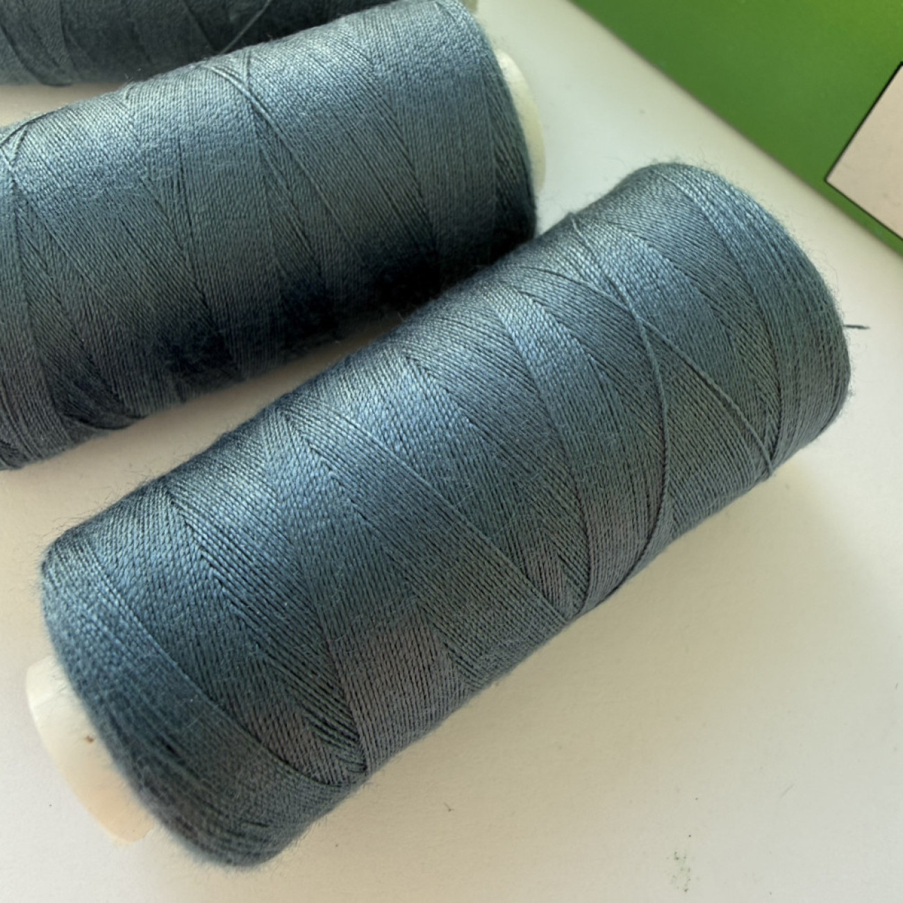 Нитки для шиття Peri 100% поліестер, 40/2, 400Y (№182)