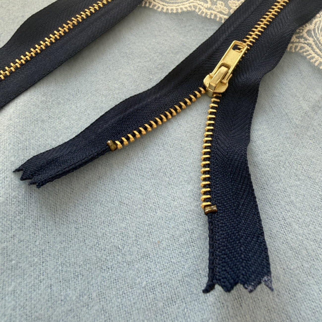 Блискавка металева нероз'ємна, 18 см, синя