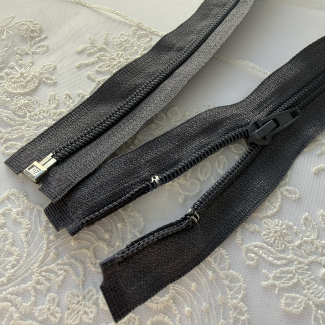 Вита блискавка роз'ємна, 55 см, темно-сіра