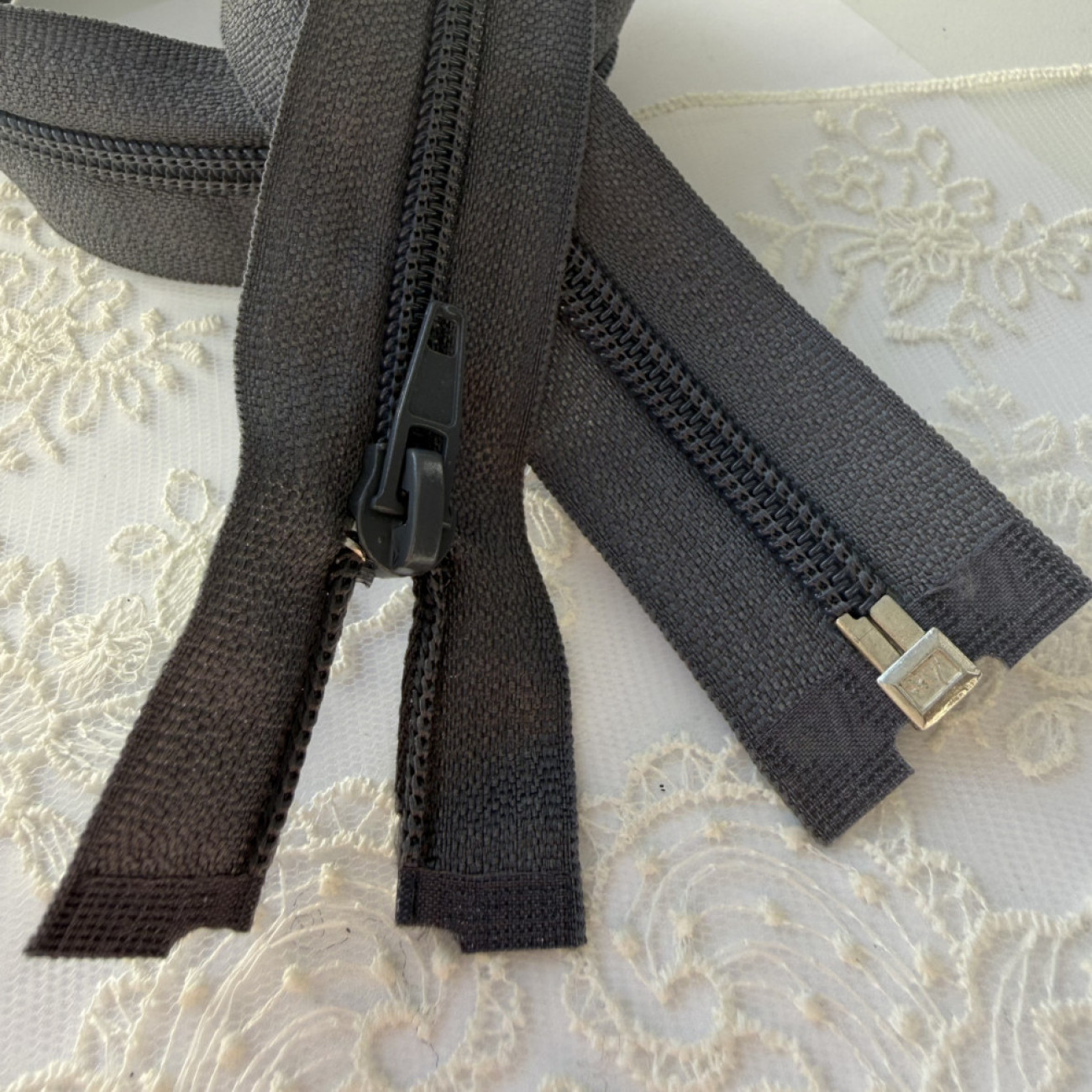 Вита блискавка роз'ємна, 55 см, темно-сіра