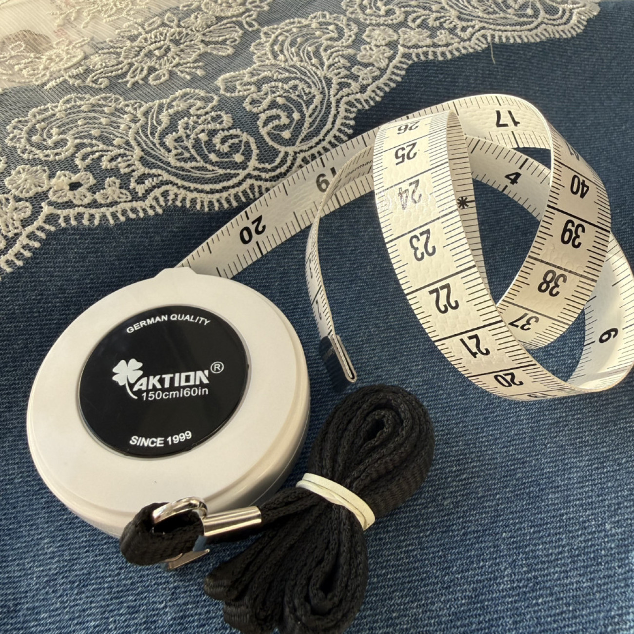 Рулетка, сантиметр кравецький, 150 см, біла з чорною серединкою