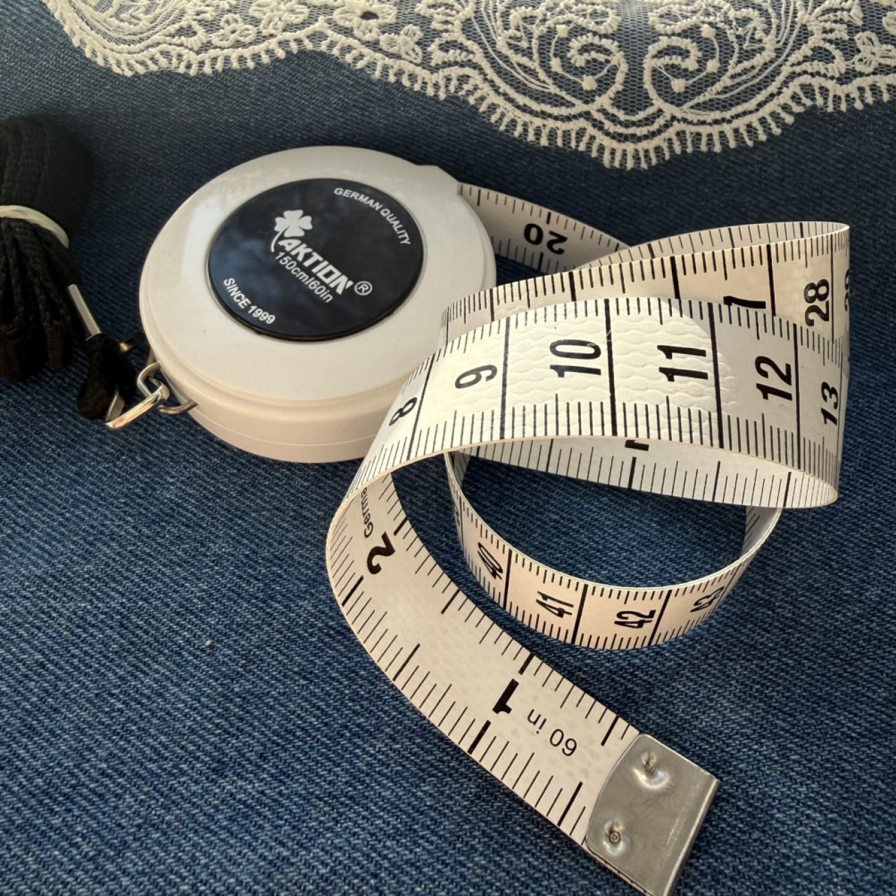 Рулетка, сантиметр кравецький, 150 см, біла з чорною серединкою