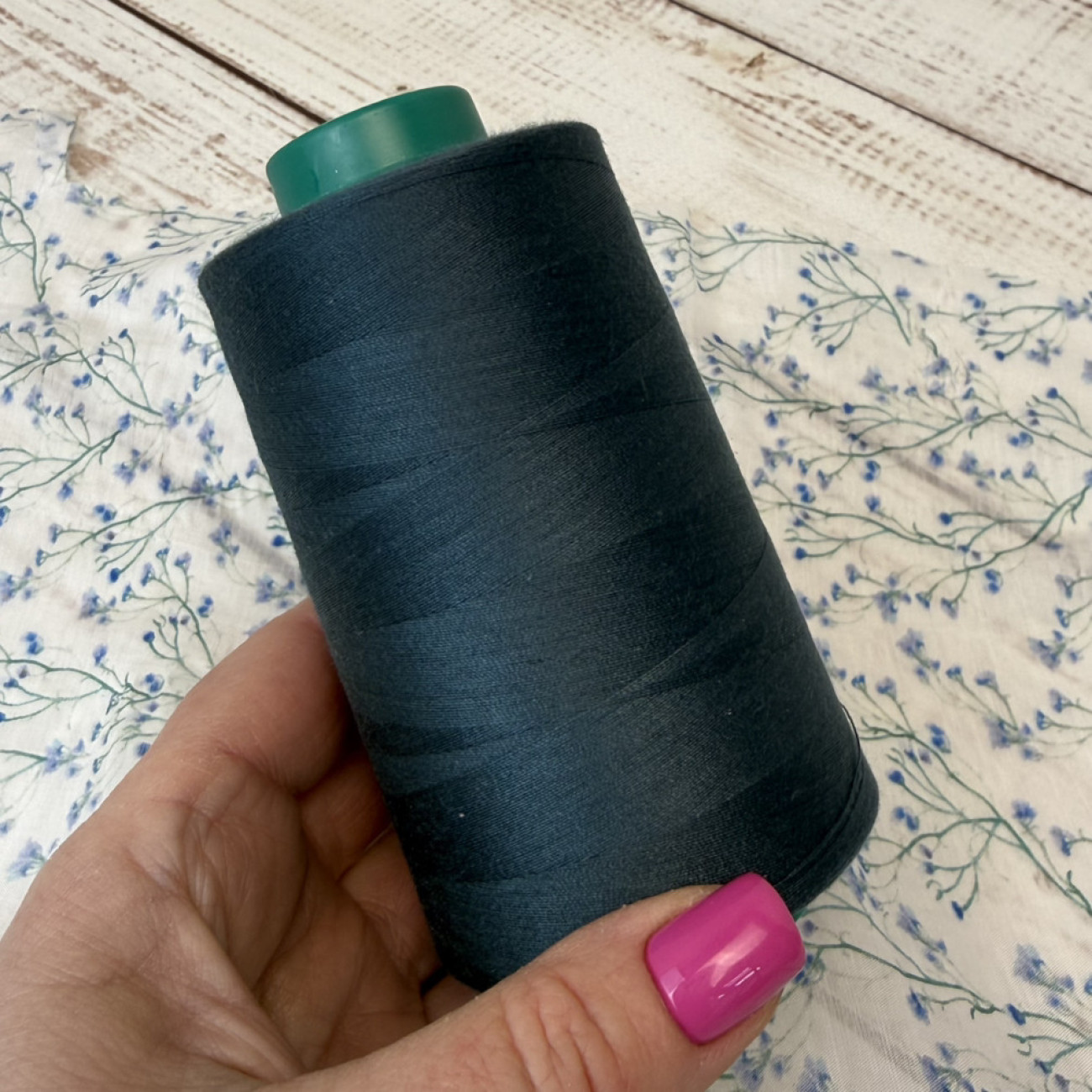 Нитки бобіна 4000 ярдів, темно-зелені — міцні швейні нитки для машинки та оверлока