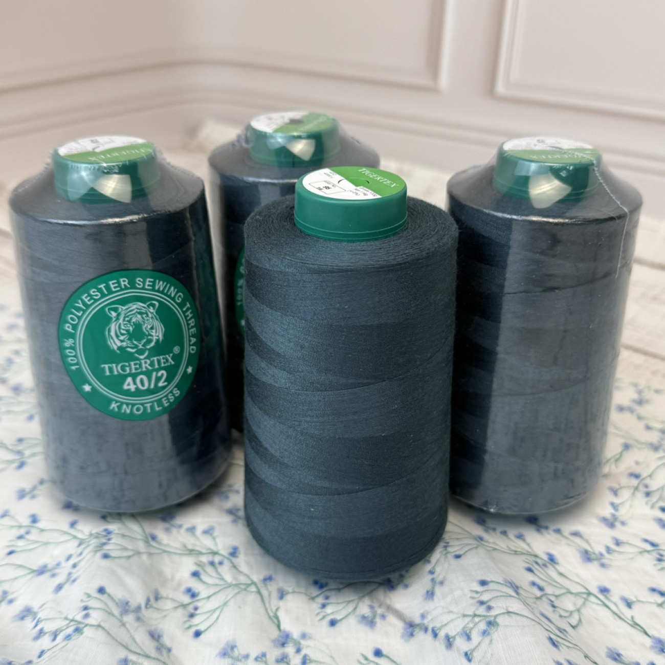 Нитки бобіна 4000 ярдів, темно-зелені — міцні швейні нитки для машинки та оверлока