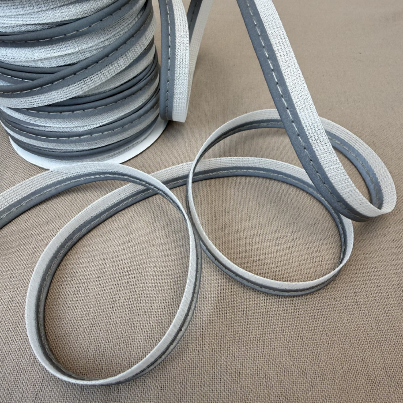 Кант світловідбиваючий вшивний 13 мм — для одягу, сумок і аксесуарів