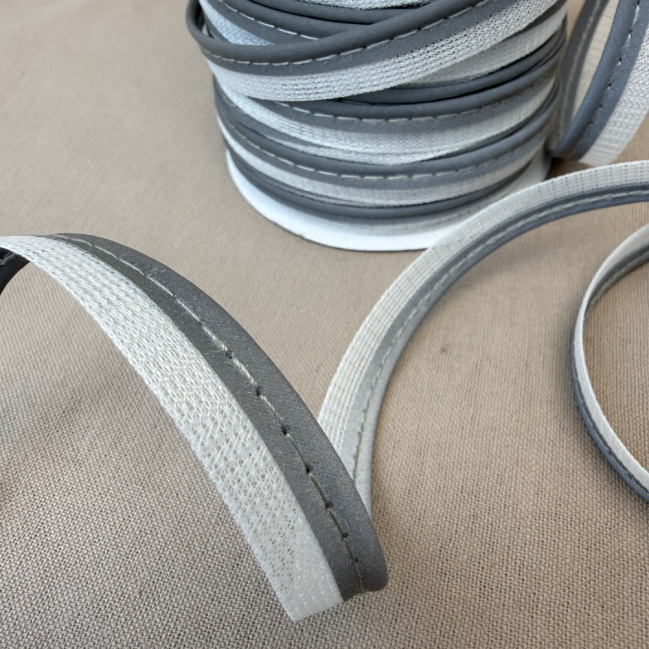 Кант світловідбиваючий вшивний 13 мм — для одягу, сумок і аксесуарів