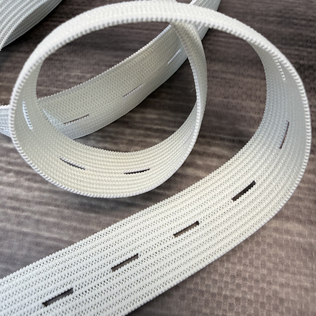 Резинка перфорована 2 см біла — еластична тасьма для шиття та рукоділля