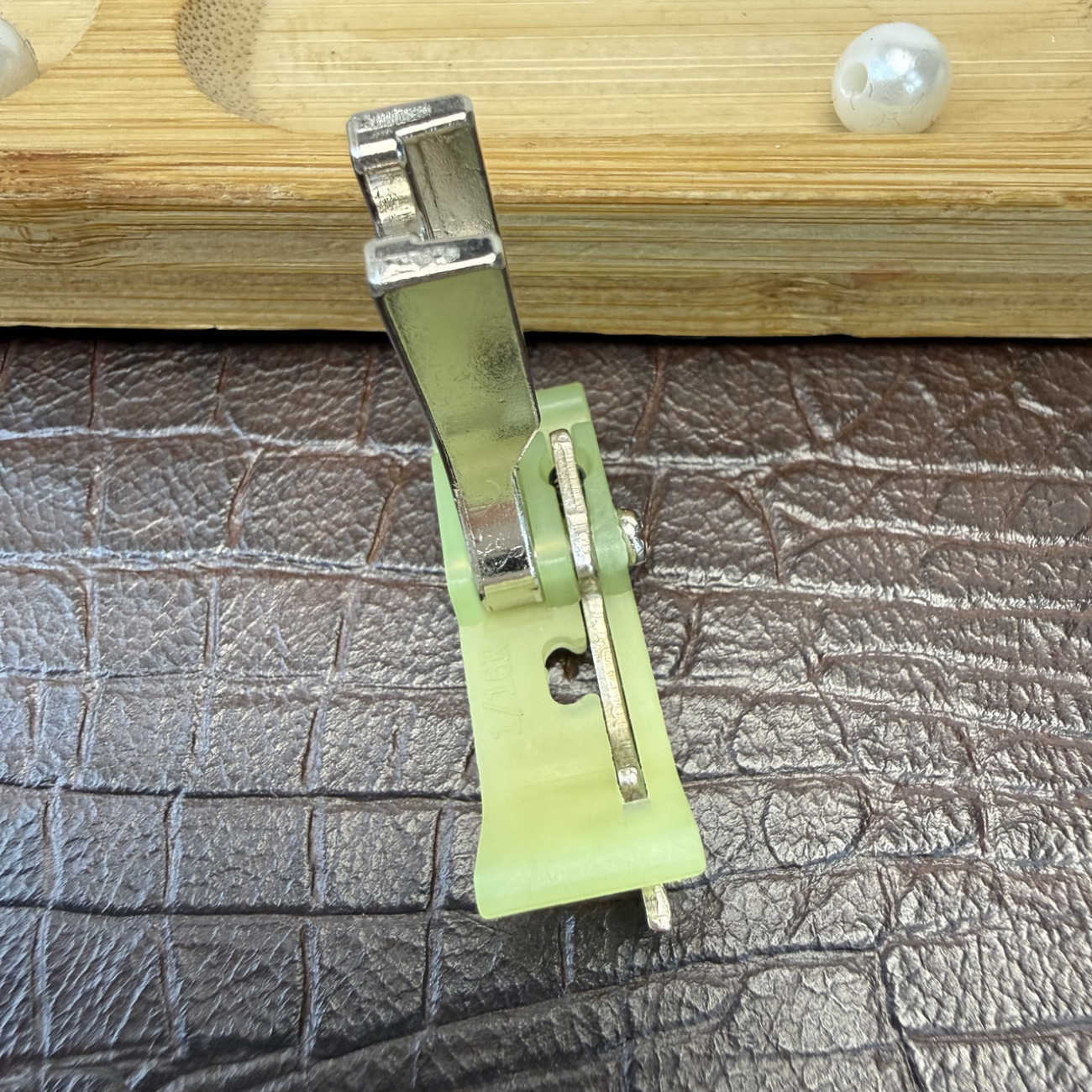 Лапка ПШМ SP-18 1/16R тефлонова для відстрочки з обмежувачем на 1,6 мм права